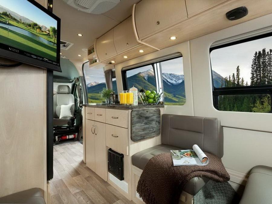 Интерьер Leisure Travel Vans Free Spirit (Br.906) 2011 года  (фото 6 из 10)